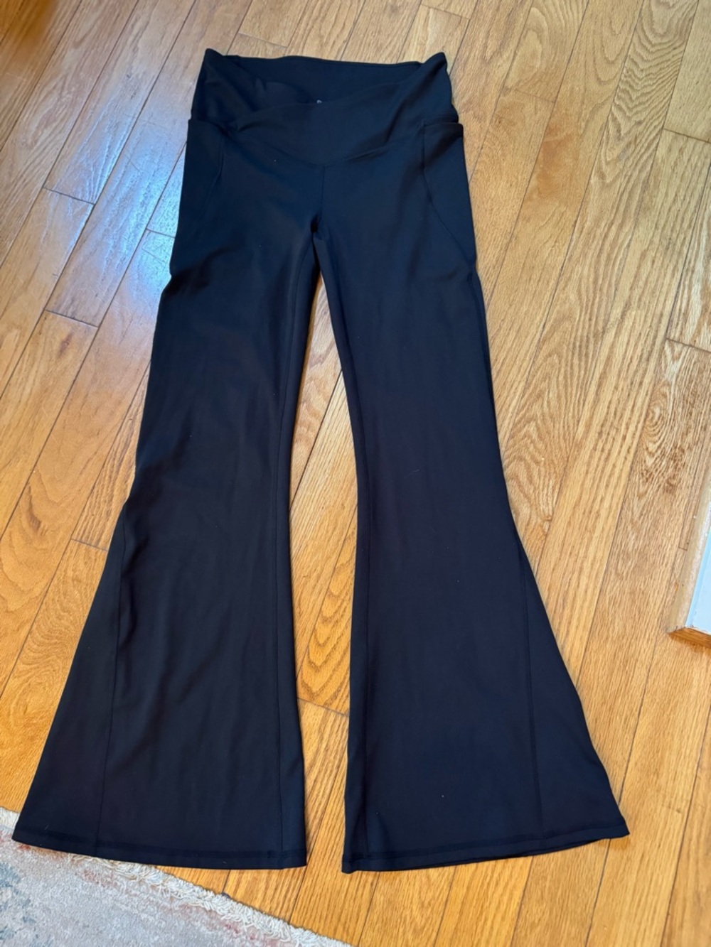Fabletics Womens Black Flare Wide Leg Leggings Sz M Yoga Lounge Athletic Gym